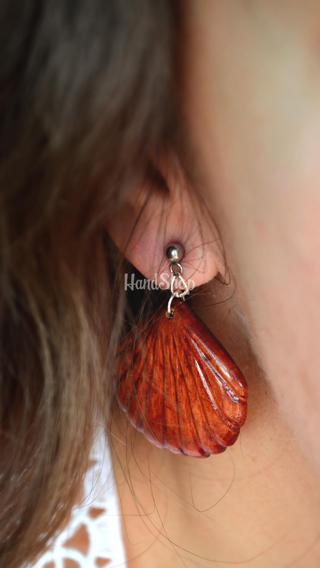 Дерев’яні стильні жіночі сережки морська мушля Дерев’яні стильні жіночі сережки морська мушля