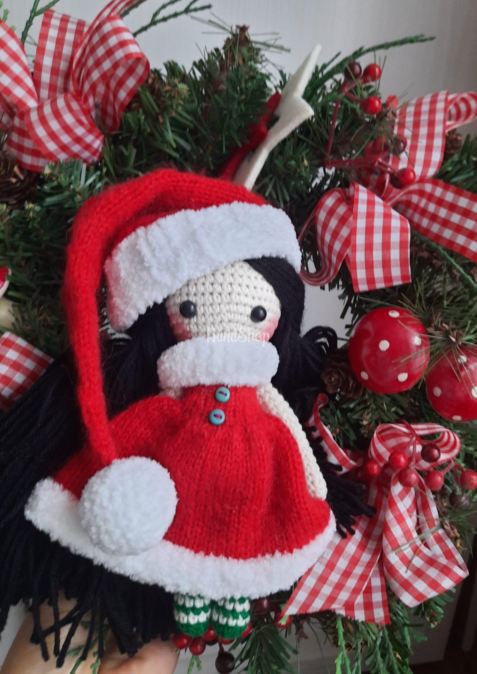 Новорічна в'язана авторська лялька в червоній сукні Санта Новорічна в'язана авторська лялька в червоній сукні Санта