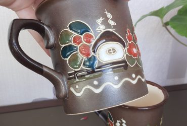 Авторська сувенірна чашка з ручним розписом: частинка української традиції для вашого дому