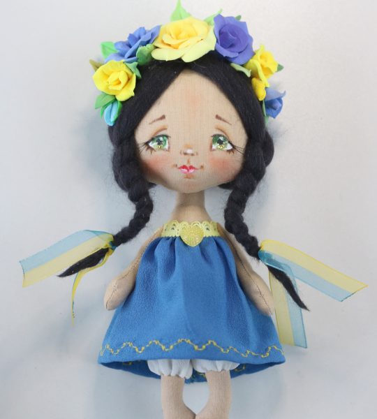 Текстильна сувенірна лялька у віночку україночка