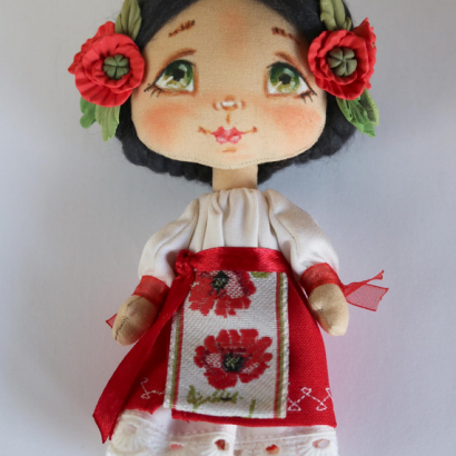 Маленька лялька текстильна інтер'єрна україночка з маками