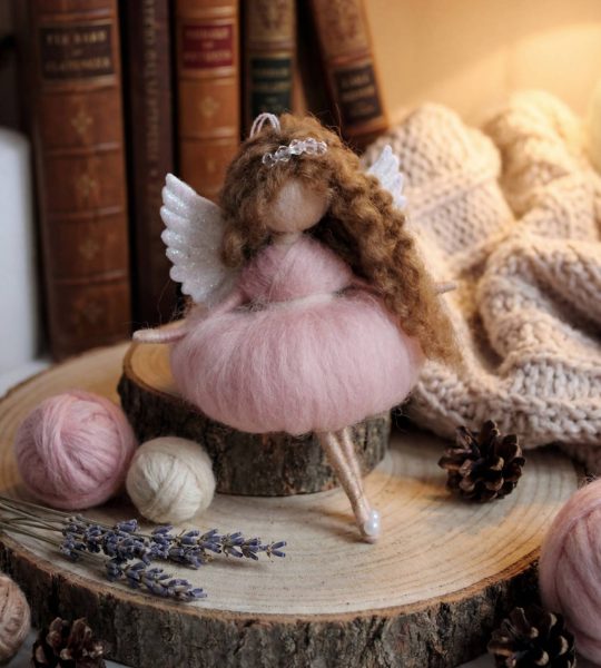 Дитяча сувенірна маленька кудрява лялька підвіска янгол