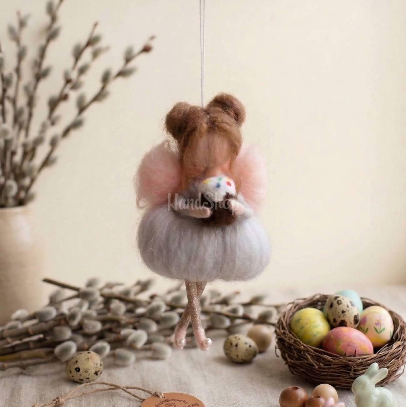 Великодня лялька фея веснянка у сукні з пасочкою підвіска Великодня лялька фея веснянка у сукні з пасочкою підвіска