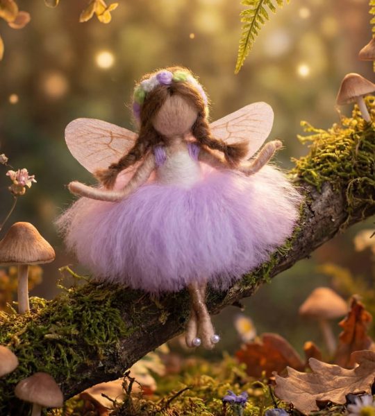 Лялечка сувенір з вовни підвіска весна ангелик з крилами