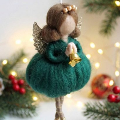 Різдвяна лялечка ангел з вовни підвіска в зеленій сукні 2026