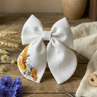 Дитячий бант для волосся ручна вишивка польові квіти