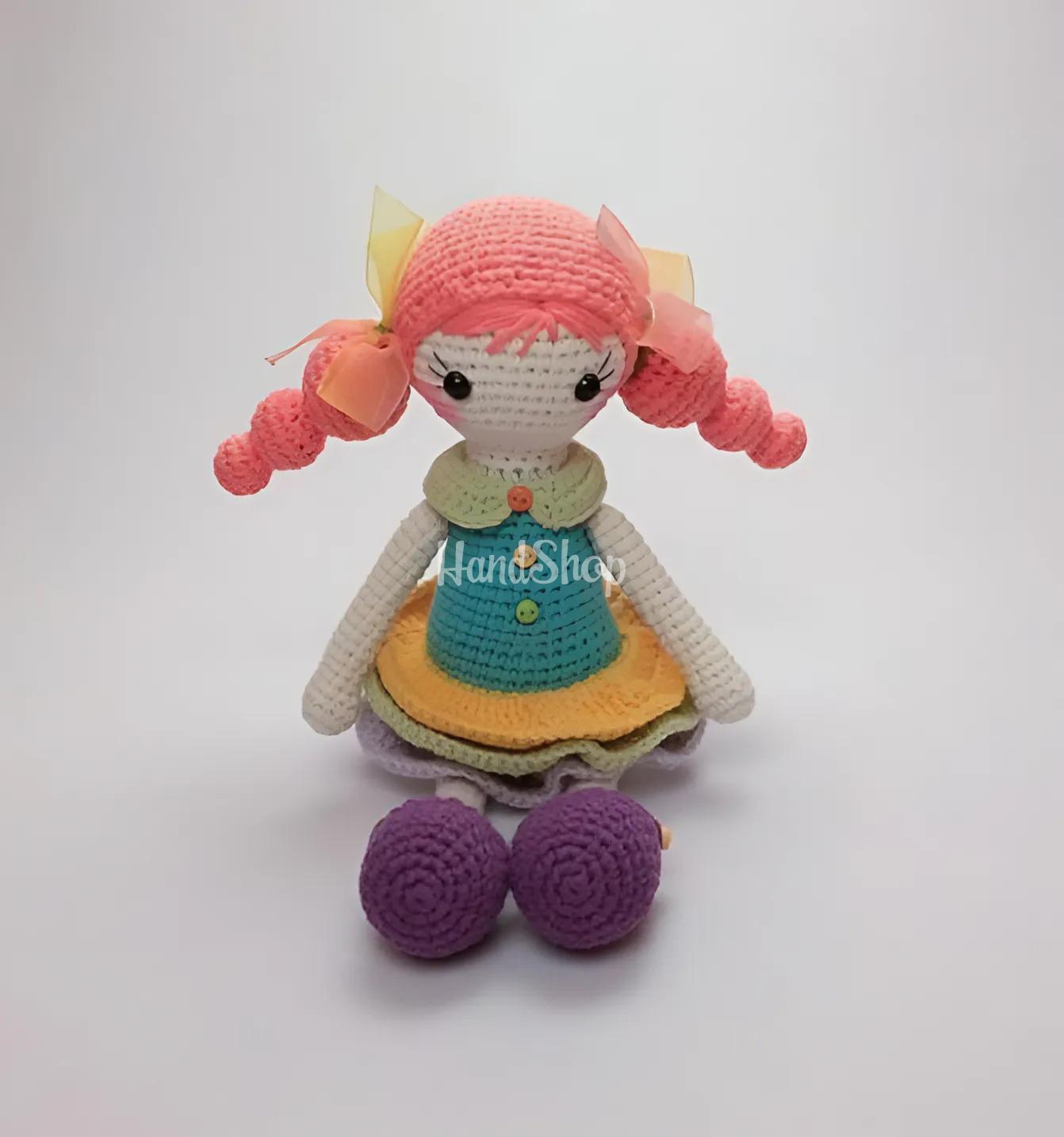 Авторська в'язана лялька Пеппі в яскравій сукні ручної роботи Авторська в'язана лялька Пеппі в яскравій сукні ручної роботи