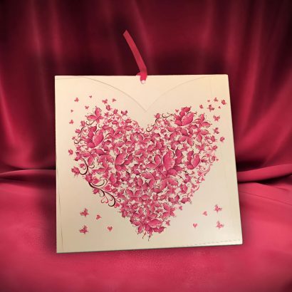 Стильна романтична сувенірна листівка рожеве серце бежевий