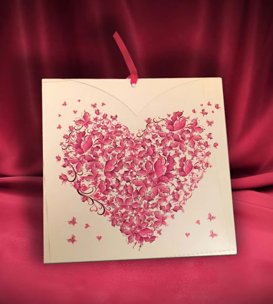 Стильна романтична сувенірна листівка рожеве серце бежевий