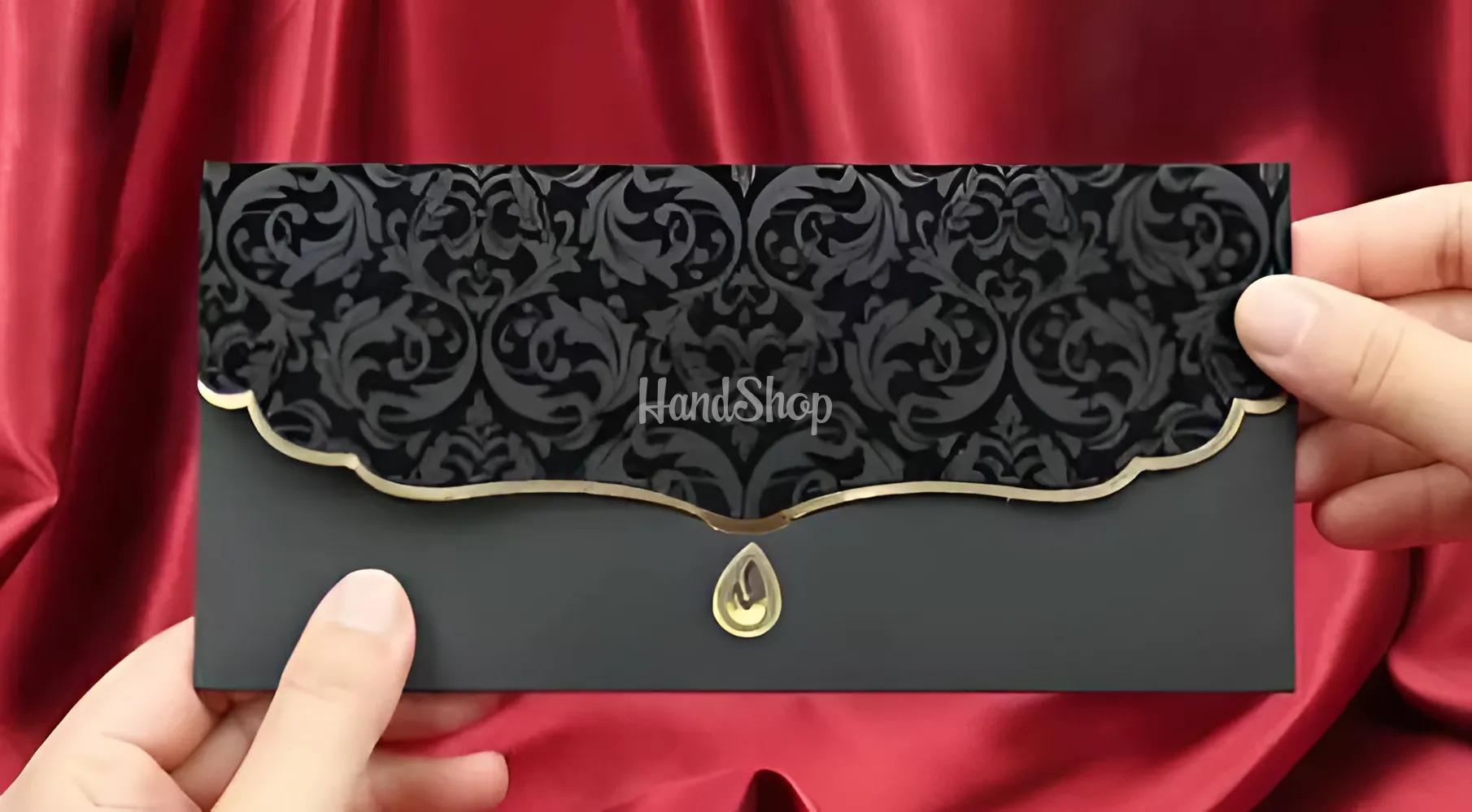 Весільний конверт для грошей чорний бархат, золотий кристал Весільний конверт для грошей чорний бархат, золотий кристал