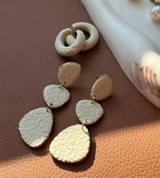 Авторські геометричні довгі морські сережки з полімерної глини