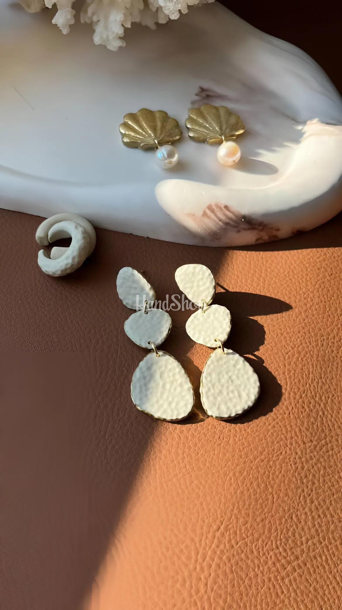 Авторські геометричні довгі морські сережки корал глина