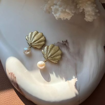 Авторські жіночі літні морські сережки мушля з перлиною