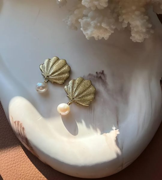 Авторські жіночі літні морські сережки мушля з перлиною