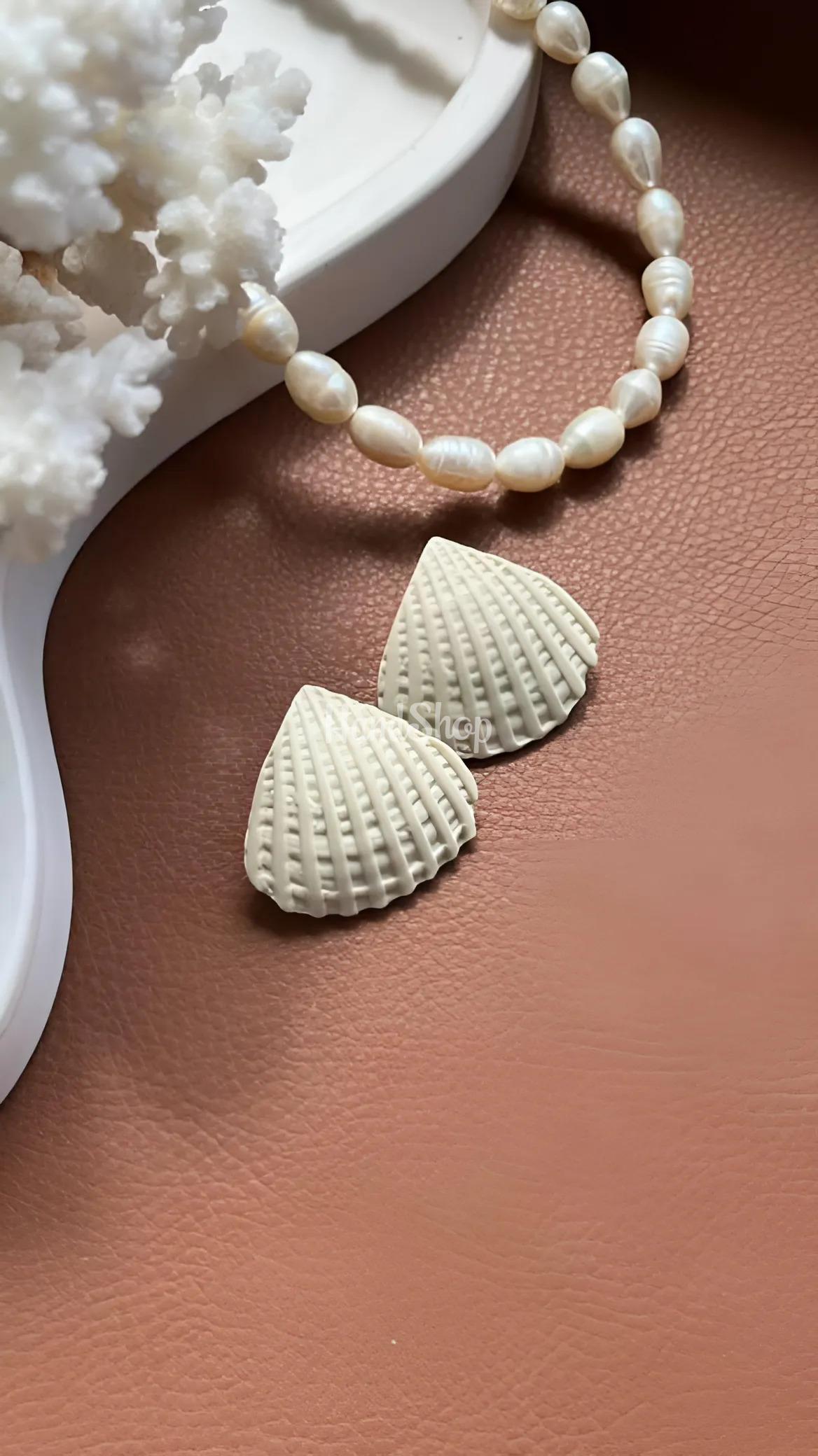 Жіночі літні морські сережки мушля полімерна глина Жіночі літні морські сережки мушля полімерна глина