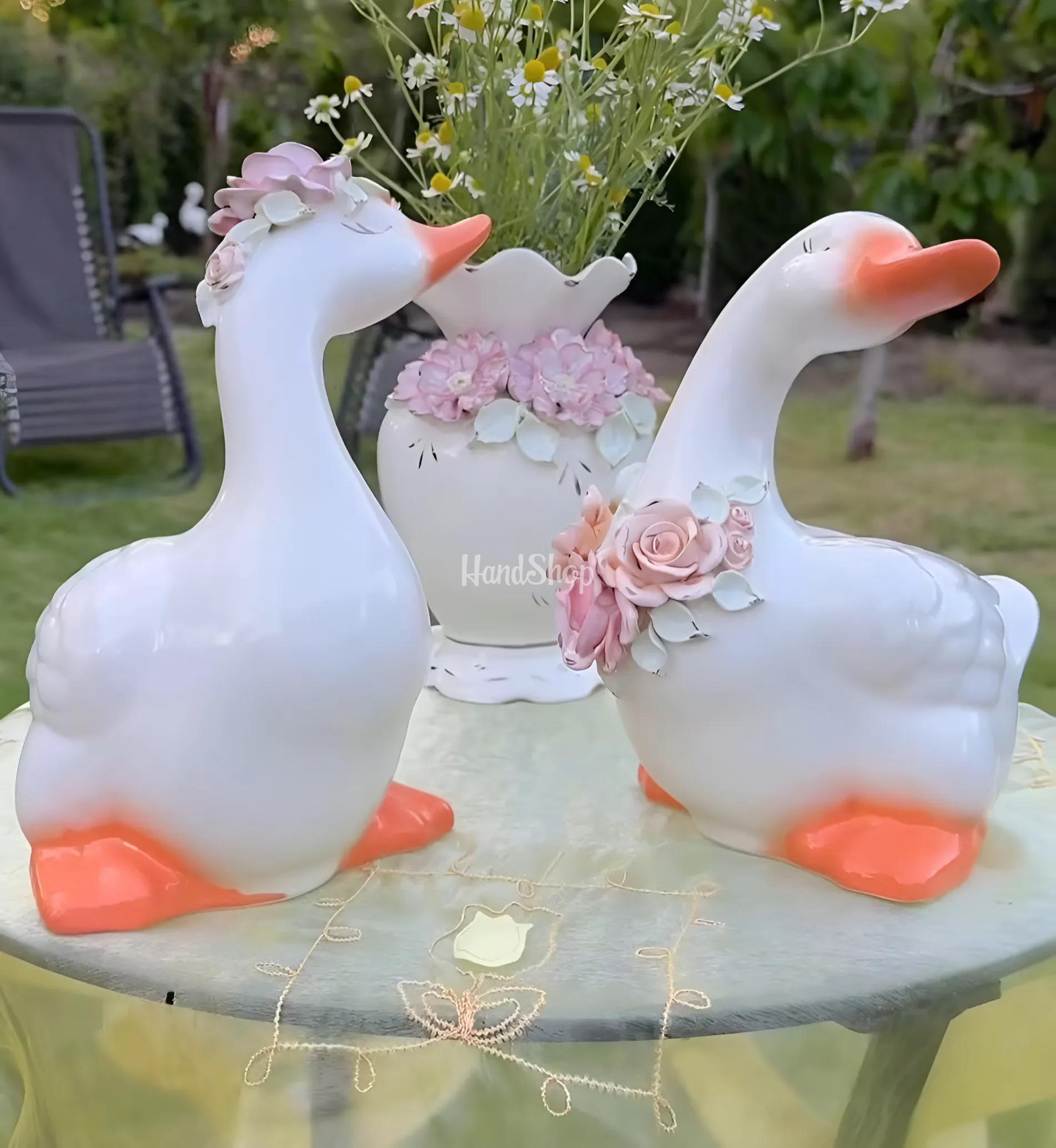 Сувенірна пара білі порцелянові гуси ручний розпис золотом, квіти глина Сувенірна пара білі порцелянові гуси ручний розпис золотом, квіти глина