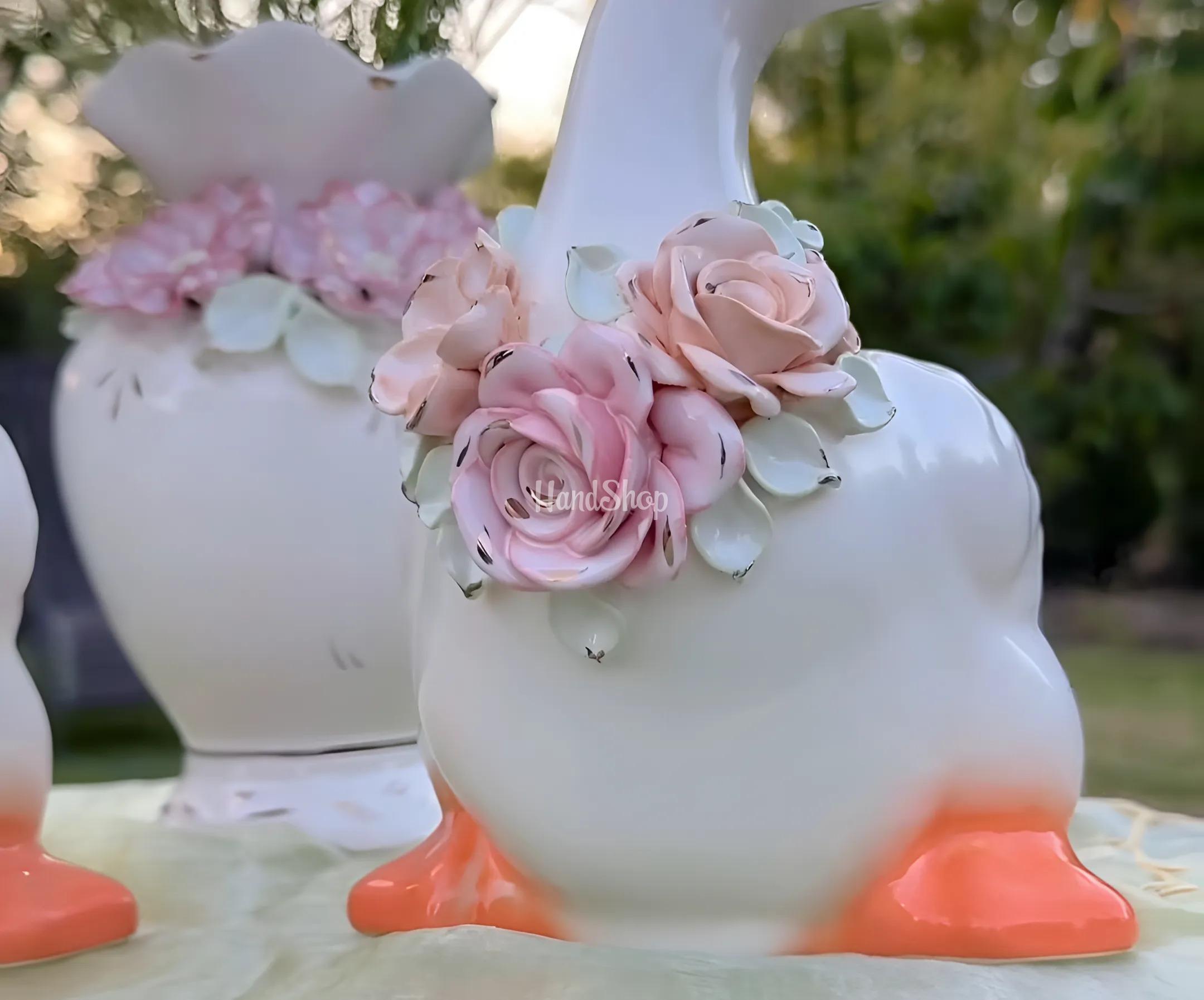 Сувенірна пара білі порцелянові гуси ручний розпис золотом, квіти глина Сувенірна пара білі порцелянові гуси ручний розпис золотом, квіти глина