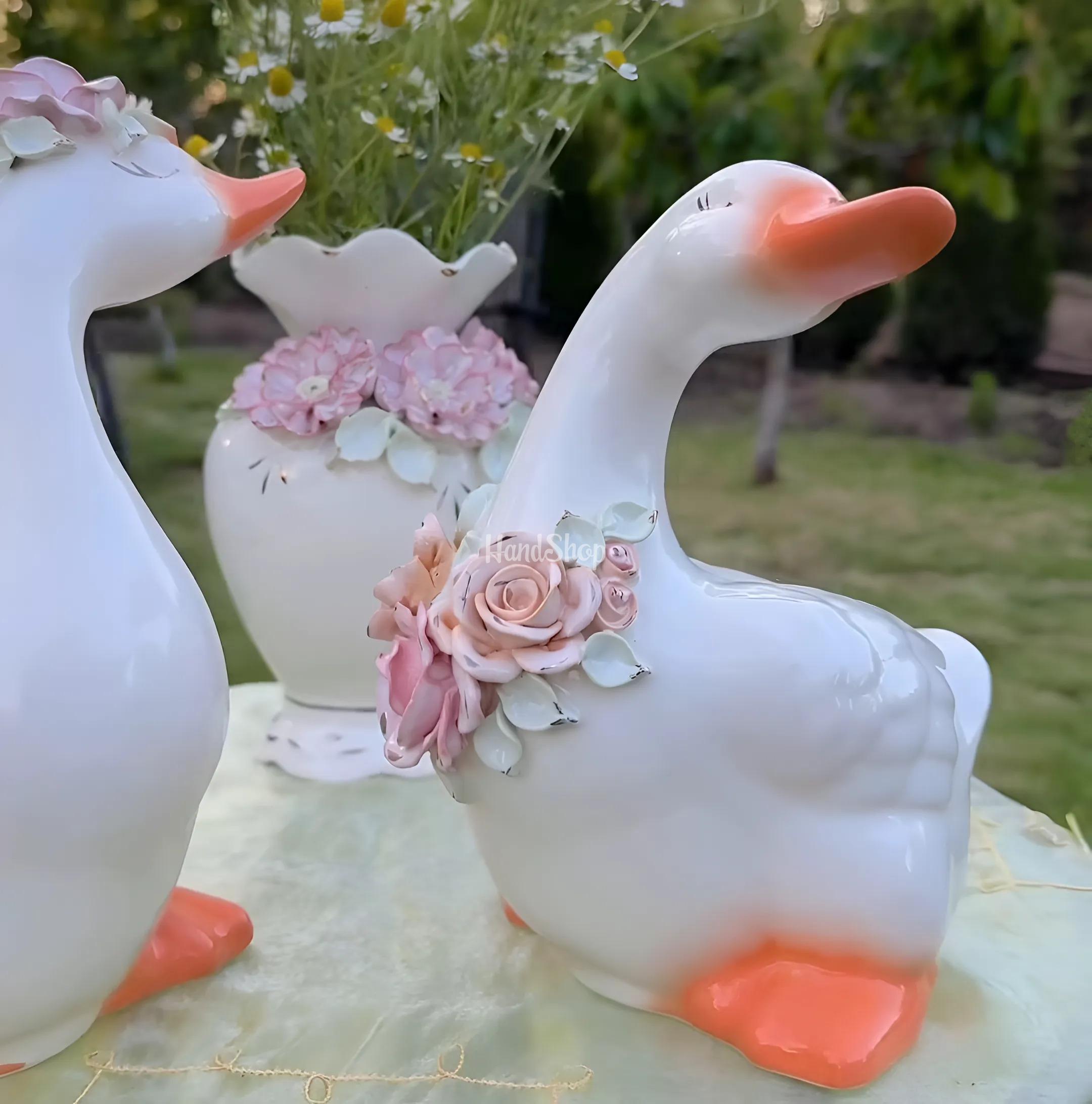 Сувенірна пара білі порцелянові гуси ручний розпис золотом, квіти глина Сувенірна пара білі порцелянові гуси ручний розпис золотом, квіти глина