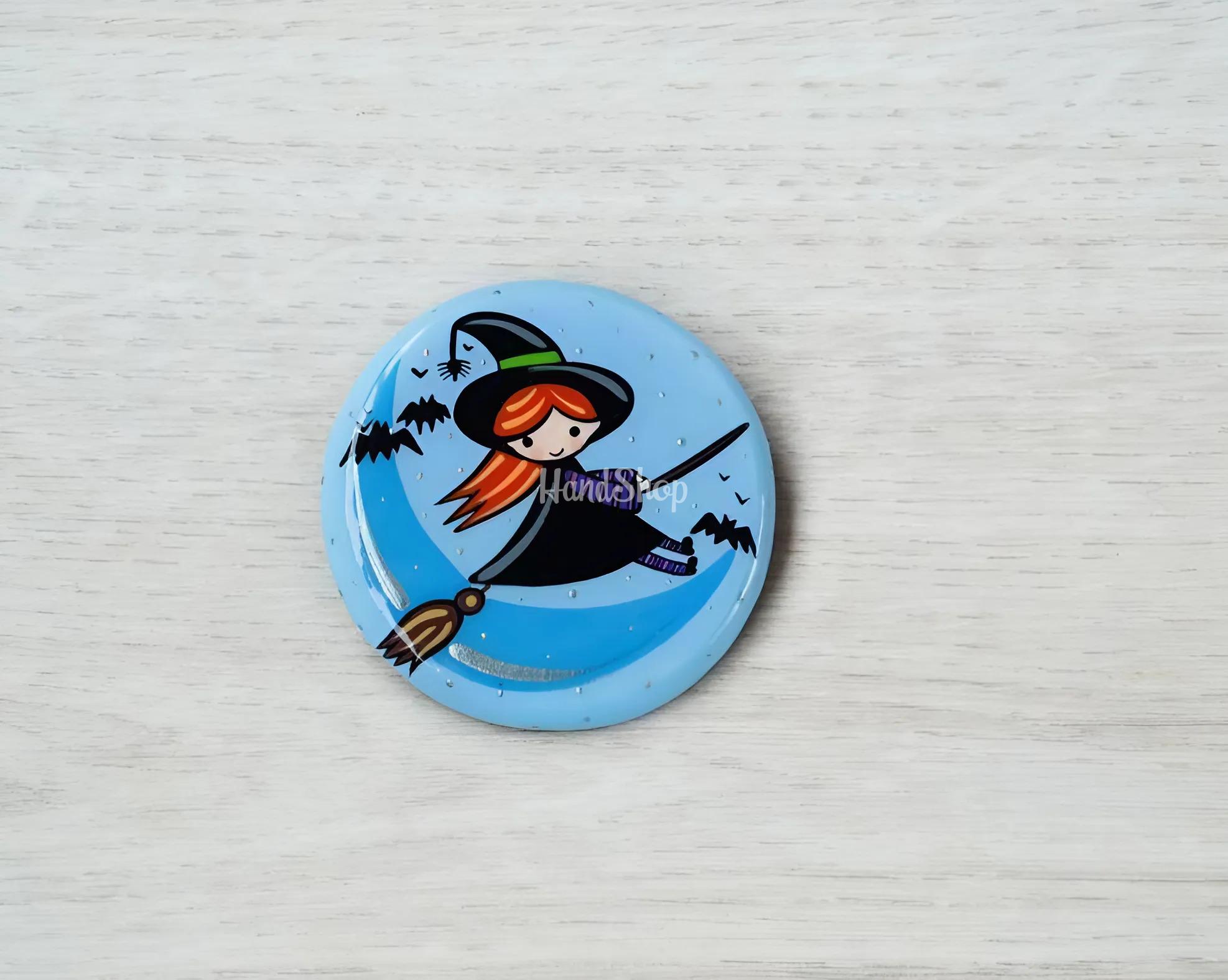 Дитяча брошка відьмочка halloween руда дівчинка ручний розпис Дитяча брошка відьмочка halloween руда дівчинка ручний розпис