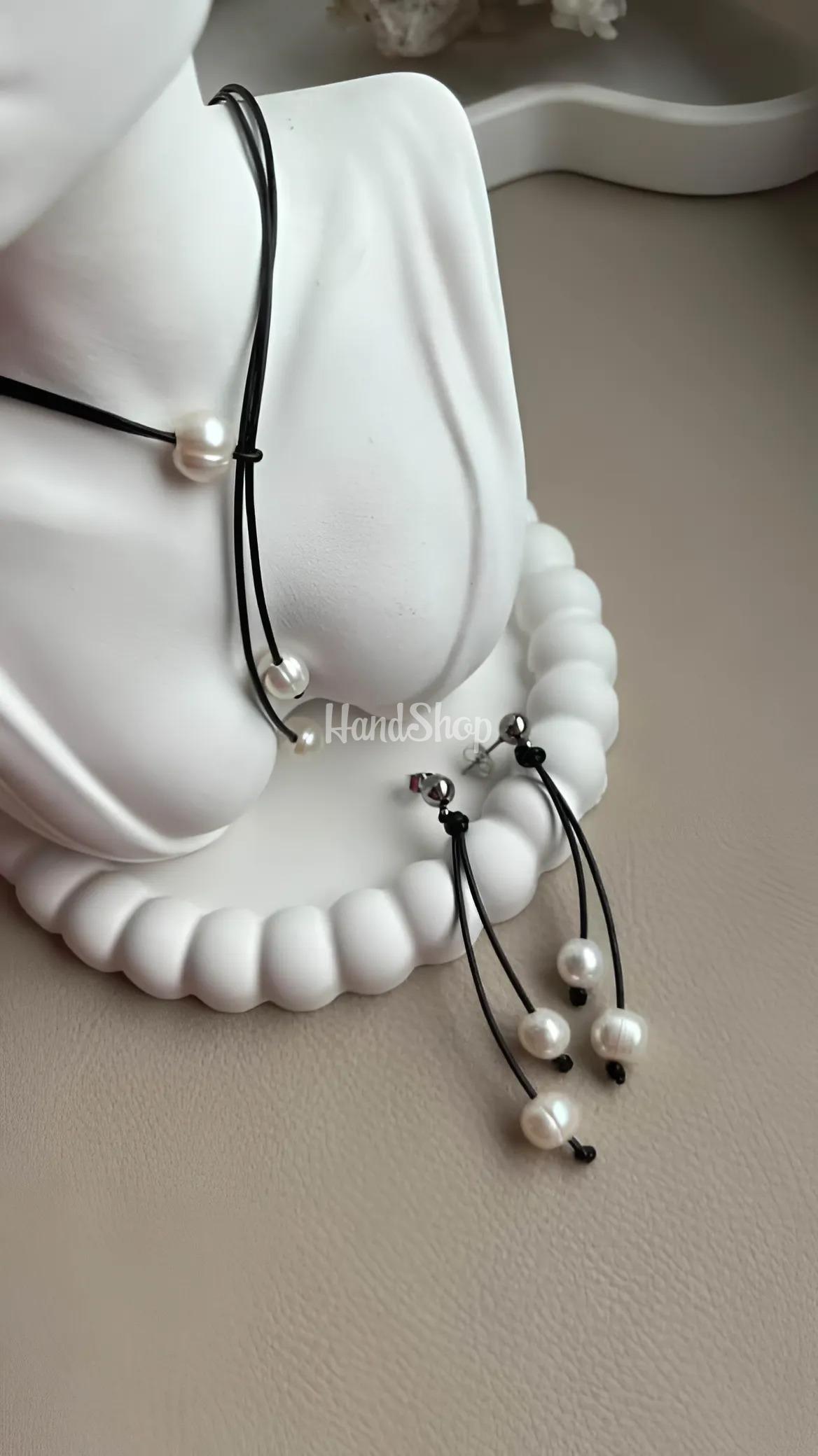 Набір прикрас кольє та сережки натуральні перли, шкіряний шнур Набір прикрас кольє та сережки натуральні перли, шкіряний шнур