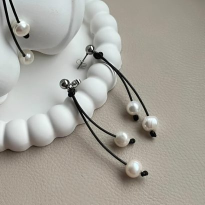 Набір прикрас кольє та сережки натуральні перли, шкіряний шнур