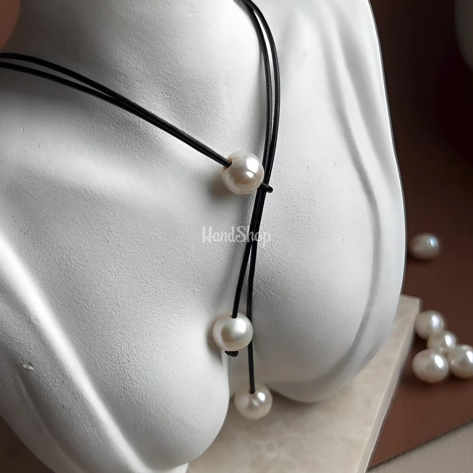 Набір прикрас кольє та сережки натуральні перли, шкіряний шнур Набір прикрас кольє та сережки натуральні перли, шкіряний шнур