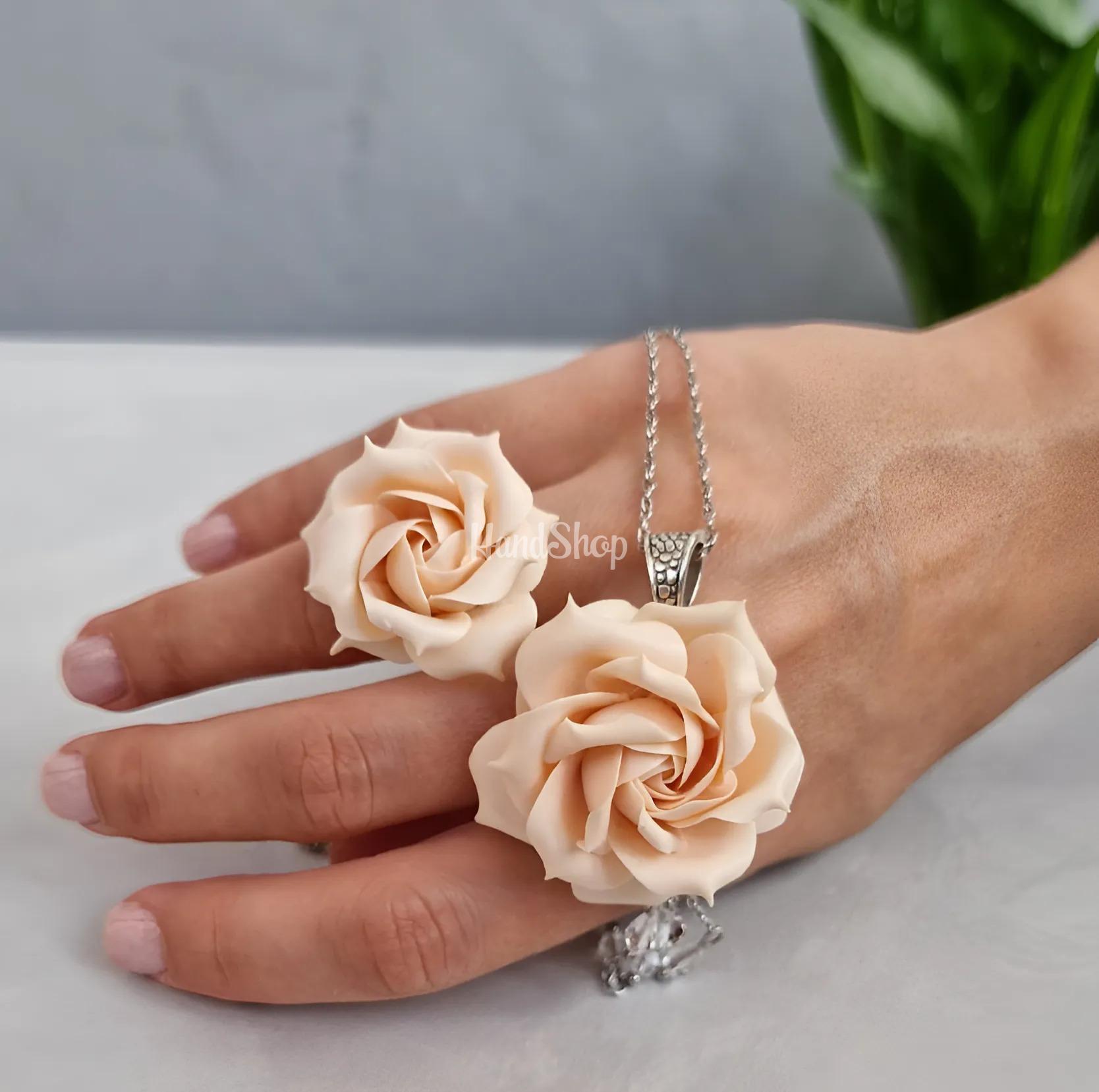 Комплект прикрас полімерна глина кулон, колечко троянда Комплект прикрас полімерна глина кулон, колечко троянда