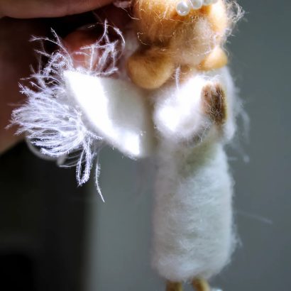 Авторська лялька янгол підвіска на ниточці сувенір із шерсті