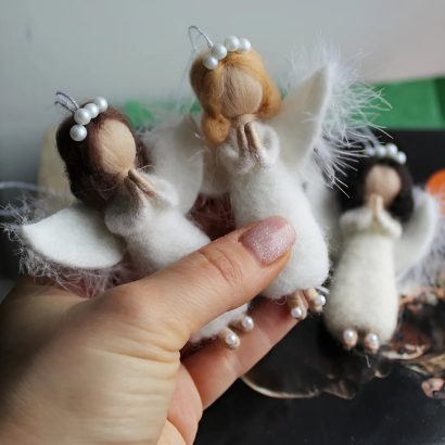 Авторська лялька янгол підвіска на ниточці сувенір із шерсті