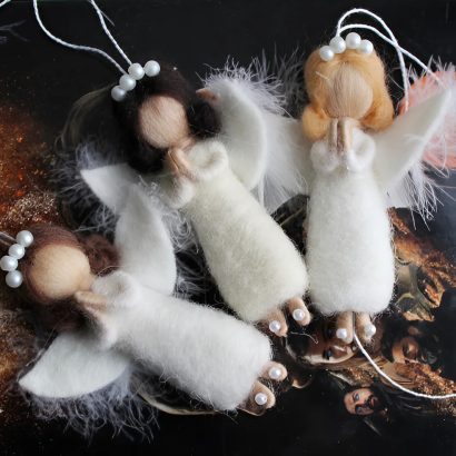 Авторська лялька янгол підвіска на ниточці сувенір із шерсті