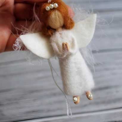 Янгол лялька рижий на ниточці з вовни підвіска сувенір