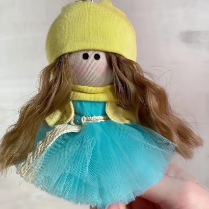 Лялька брелок своїми руками з кучерявим волоссям Ukraine