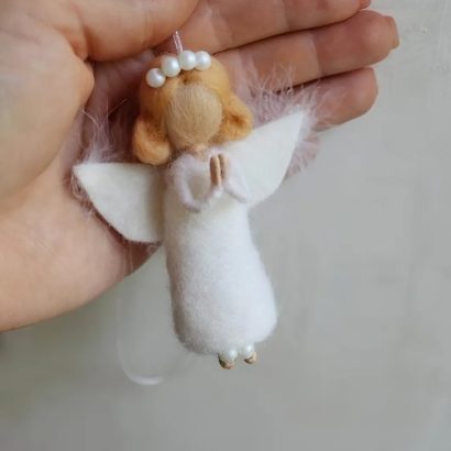 Авторська лялька янгол підвіска на ниточці сувенір із шерсті