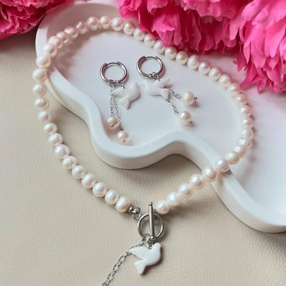 Намисто колье та сережки білі голубки глина, річкові перли