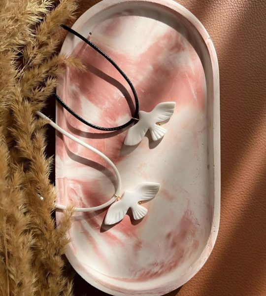 Авторський кулон біла горлиця на шнурі з полімерної глини