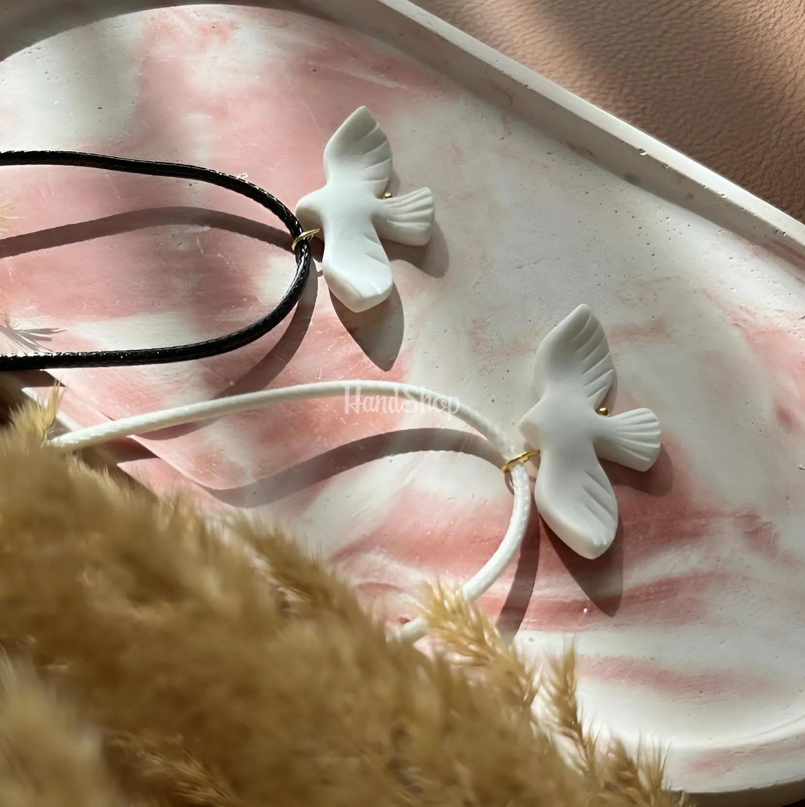 Авторський кулон біла горлиця на шнурі з полімерної глини Авторський кулон біла горлиця на шнурі з полімерної глини