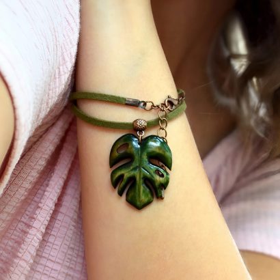 Дерев'яний кулон чокер листя монстера на замшевому шнурку