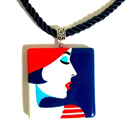 Квадратний дерев’яний кулон художниця Malika Favre