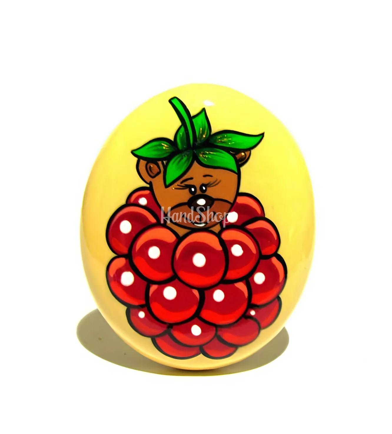 Дитяча овальна брошка ведмедик у ягідках ручного розпису Дитяча овальна брошка ведмедик у ягідках ручного розпису