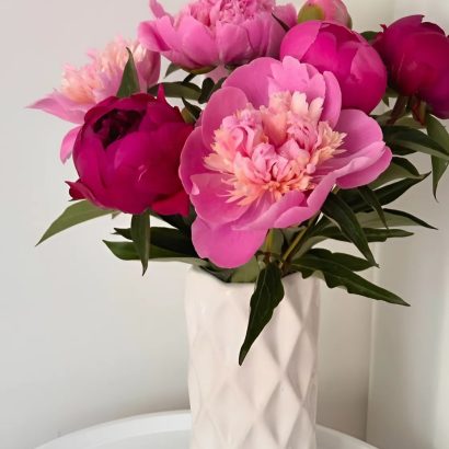 Порцелянова ваза для квітів в білому кольорі об'ємні ромби