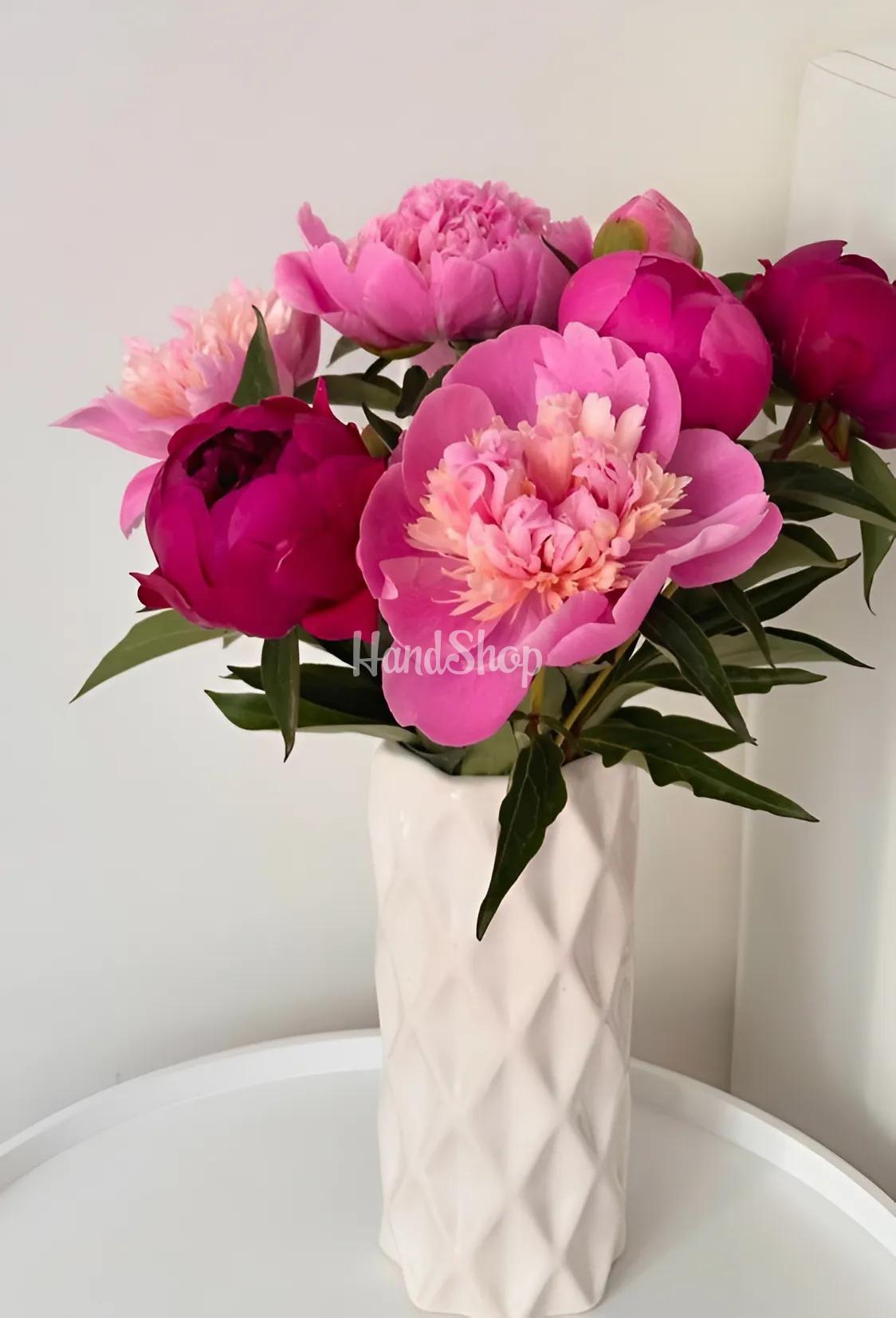 Порцелянова ваза для квітів в білому кольорі об'ємні ромби Порцелянова ваза для квітів в білому кольорі об'ємні ромби