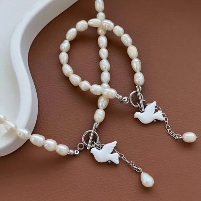 Намисто кольє річкові перли та біла голубка з полімерної глини