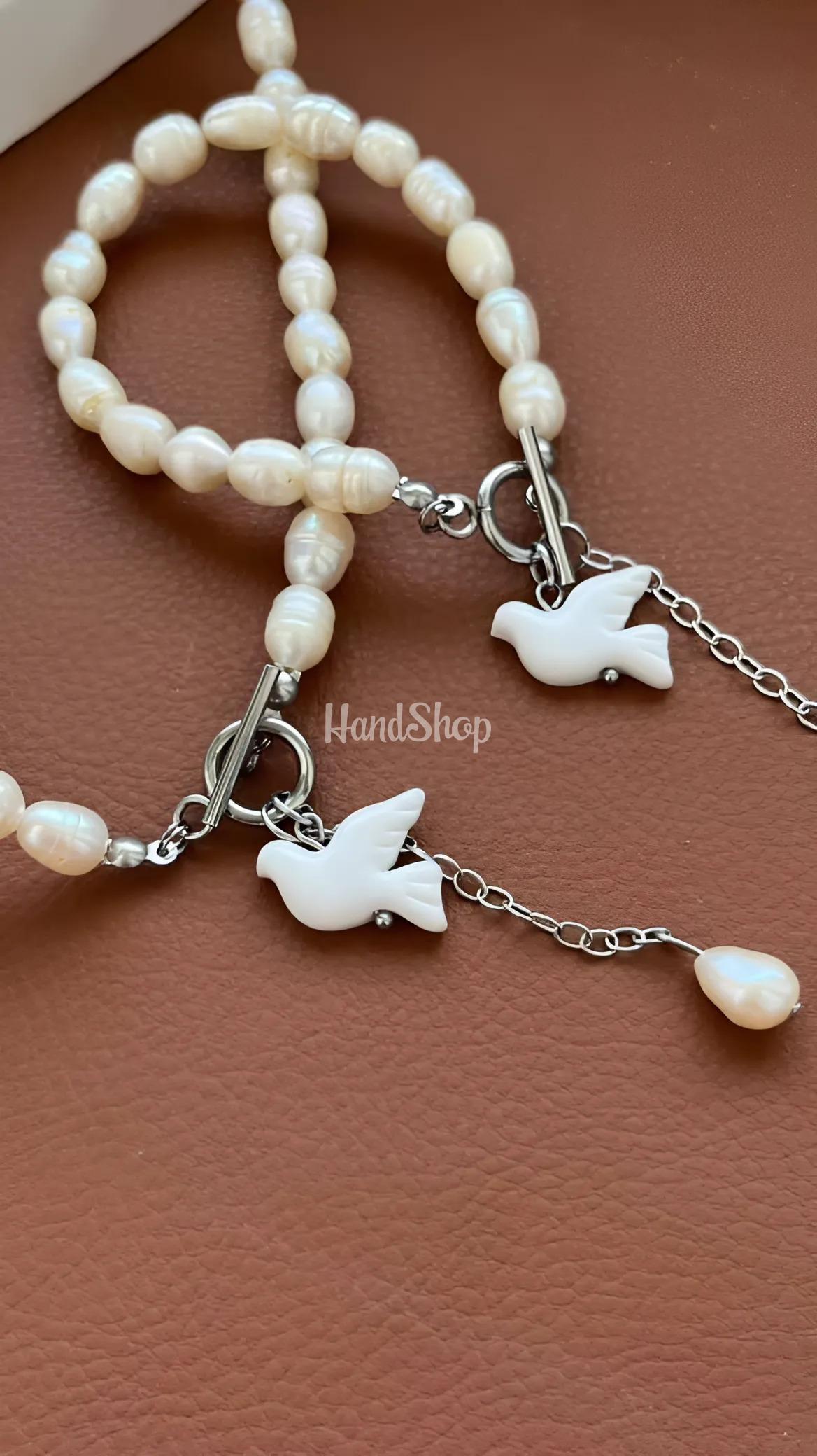 Браслет з річкових перлів та білою голубкою з глини Браслет з річкових перлів та білою голубкою з глини