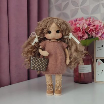 Авторська в'язана велика ігрова стильна лялька кудряшка