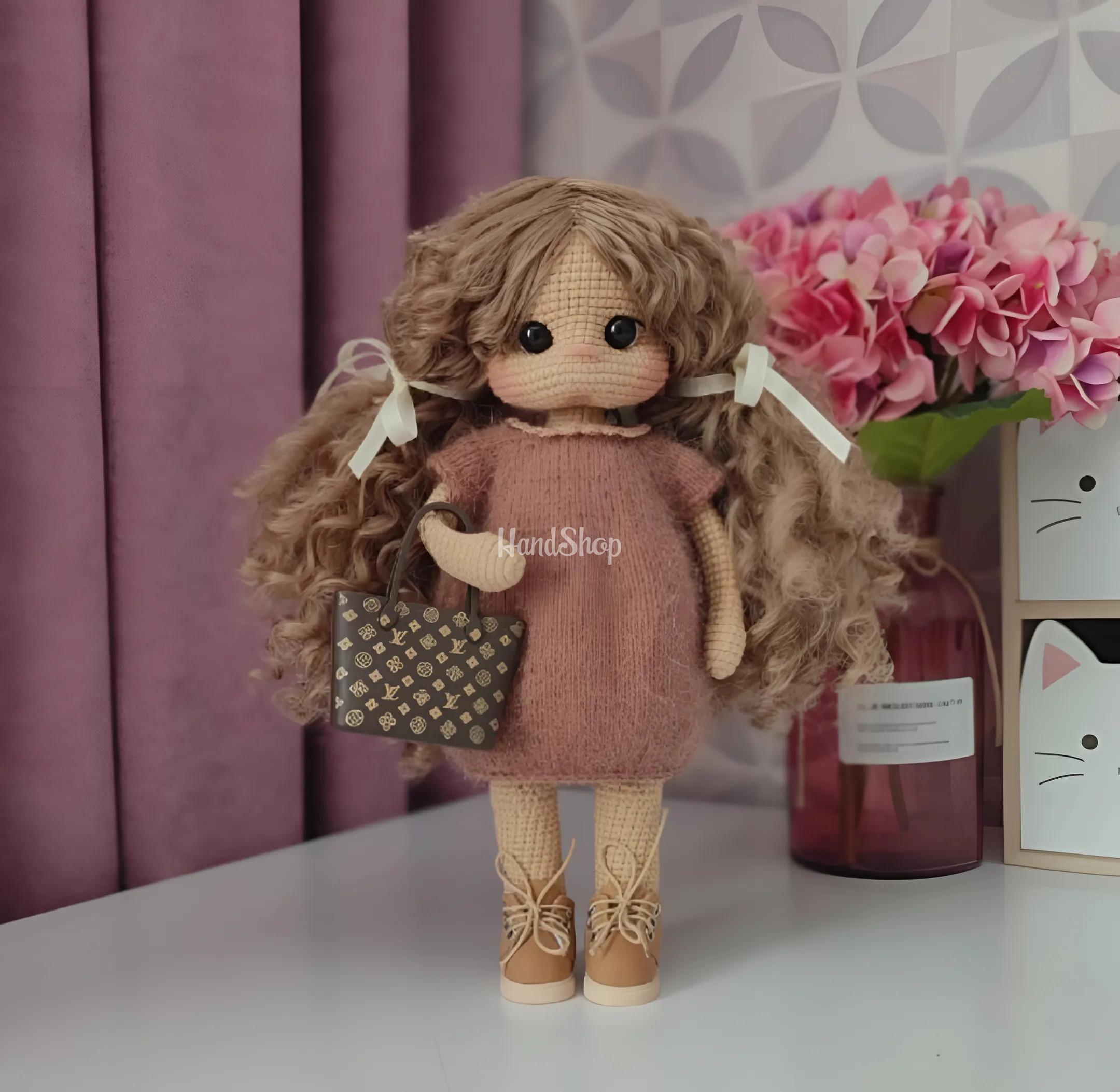 Авторська в'язана велика ігрова стильна лялька кудряшка Авторська в'язана велика ігрова стильна лялька кудряшка