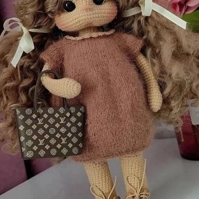 Авторська в'язана велика ігрова стильна лялька кудряшка