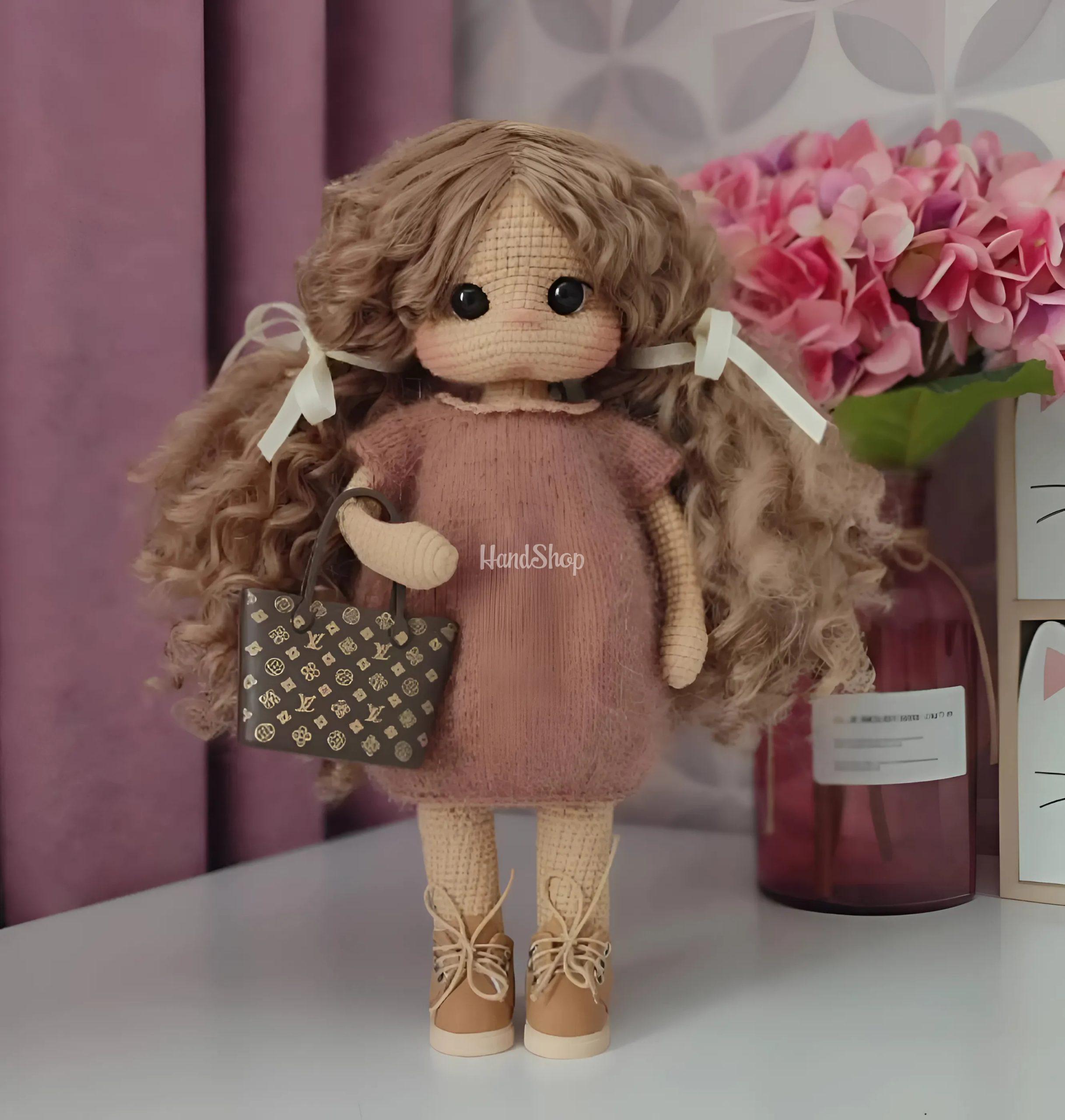 Авторська в'язана велика ігрова лялька кудряшка Louis Vuitton Авторська в'язана велика ігрова лялька кудряшка Louis Vuitton