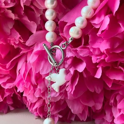 Намисто кольє річкові перли та біла голубка з полімерної глини