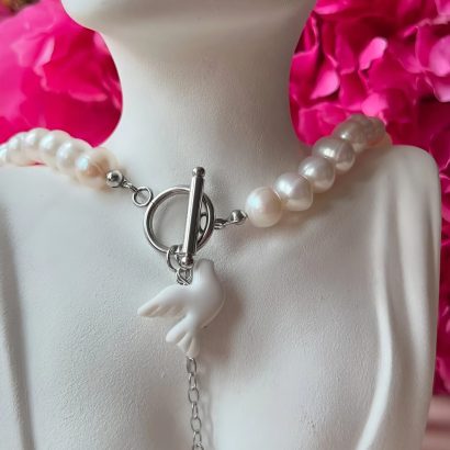 Намисто кольє річкові перли та біла голубка з полімерної глини