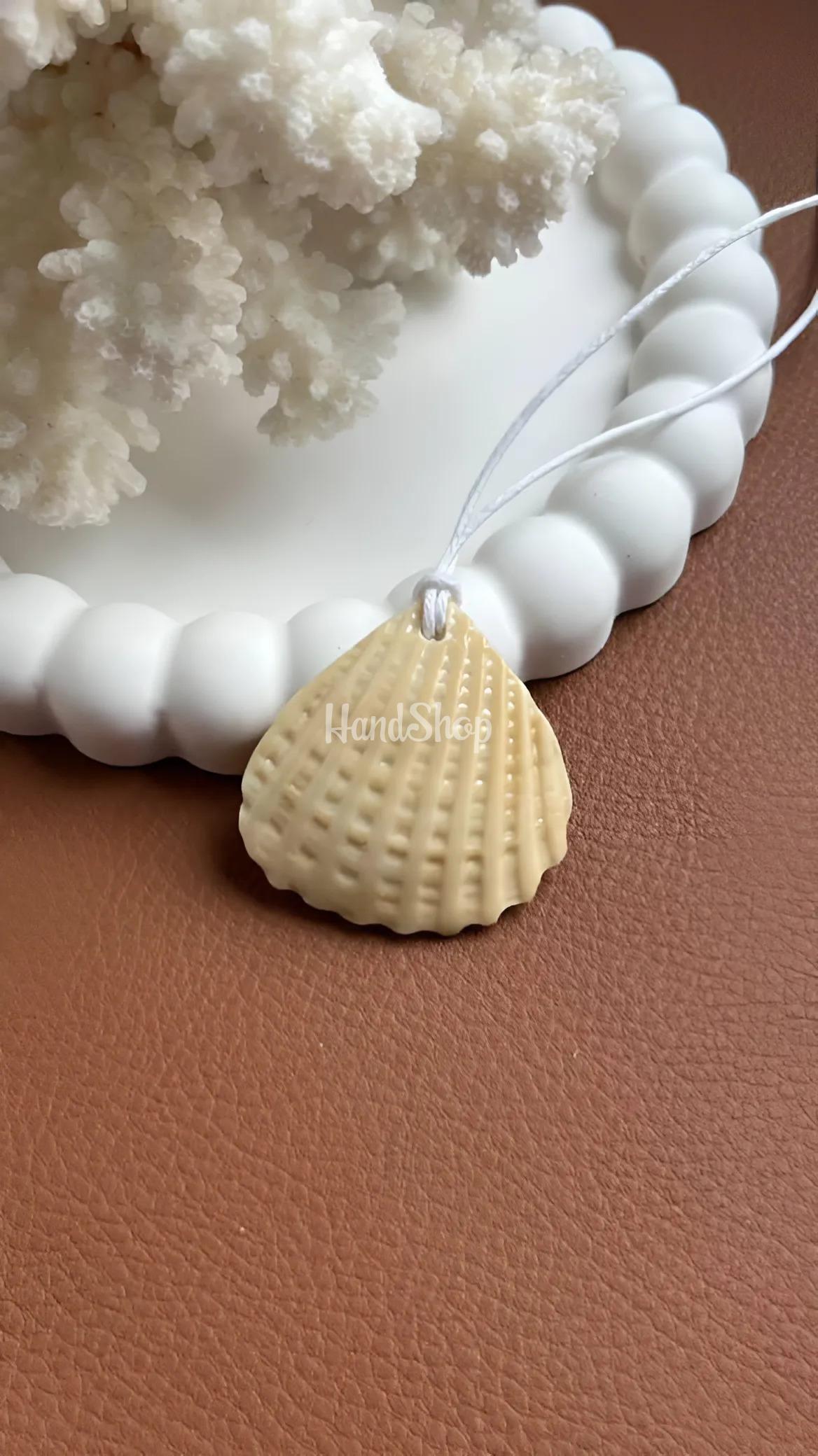 Жіночий літній кулон морська мушля на вощеному шнурі Жіночий літній кулон морська мушля на вощеному шнурі